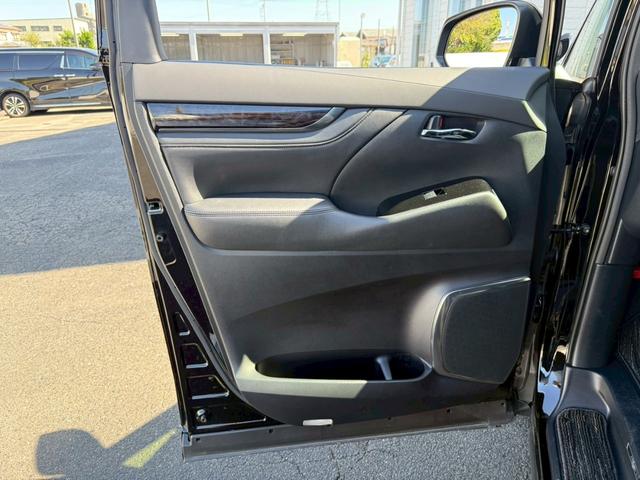 アルファード 2.5S Cパッケージ モデリスタエアロ(F/S/R)モデリスタシグネチャーイルミ ツインムーンルーフ デジタルインナーミラー 純正ナビキット フルセグTV 12.1インチ後席モニター HDMI接続 シートヒーター/クーラー(68枚目)