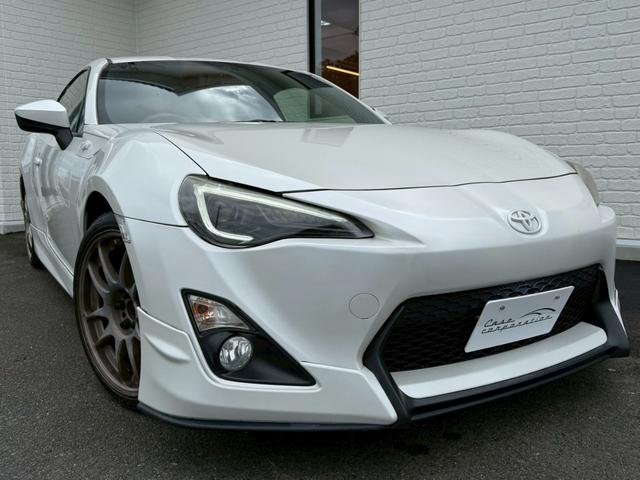 86 GTリミテッド 6AT(6速オートマチック) 社外18インチアルミホイール 社外エアロ 社外ヘッドライト 社外テールレンズ 社外マフラー 内装レッド スマートキー プッシュボタンスタート シートヒーター オートライト(11枚目)