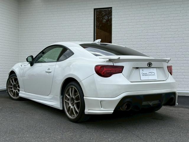 86 GTリミテッド 6AT(6速オートマチック) 社外18インチアルミホイール 社外エアロ 社外ヘッドライト 社外テールレンズ 社外マフラー 内装レッド スマートキー プッシュボタンスタート シートヒーター オートライト(23枚目)