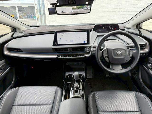 プリウス Z モデリスタエアロ シグネチャーイルミ パノラマルーフ デジタルインナーミラー スペアタイヤ パノラミックビュー ブラインドスポット ステアリングヒーター シートヒーター/クーラー パワーバックドア(2枚目)