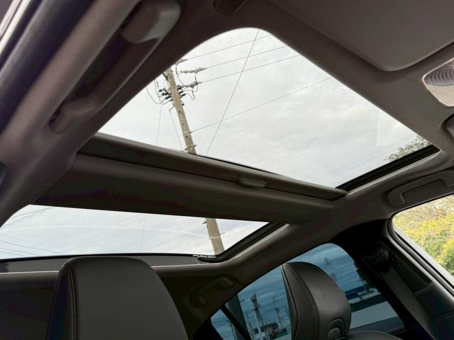 プリウス Z モデリスタエアロ シグネチャーイルミ パノラマルーフ デジタルインナーミラー スペアタイヤ パノラミックビュー ブラインドスポット ステアリングヒーター シートヒーター/クーラー パワーバックドア(4枚目)