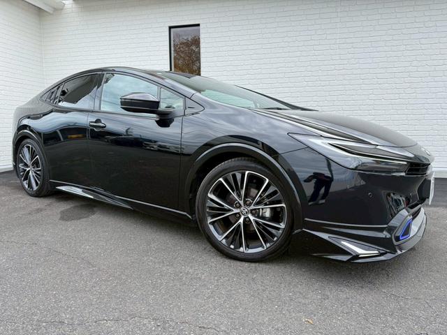 プリウス Z モデリスタエアロ シグネチャーイルミ パノラマルーフ デジタルインナーミラー スペアタイヤ パノラミックビュー ブラインドスポット ステアリングヒーター シートヒーター/クーラー パワーバックドア(7枚目)