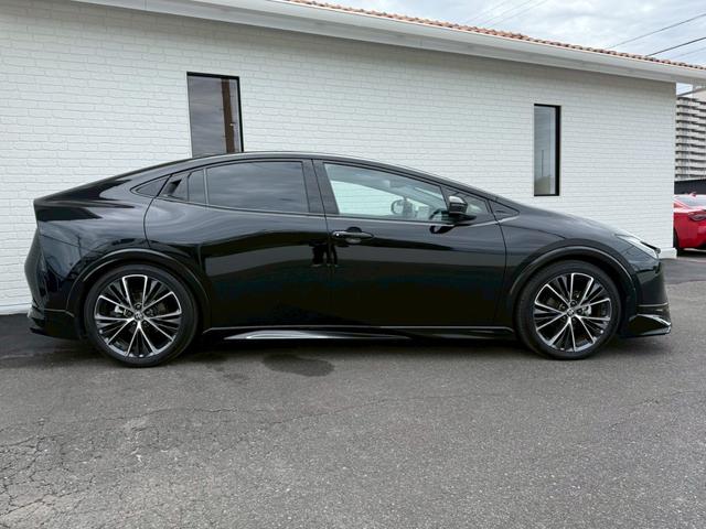 プリウス Z モデリスタエアロ シグネチャーイルミ パノラマルーフ デジタルインナーミラー スペアタイヤ パノラミックビュー ブラインドスポット ステアリングヒーター シートヒーター/クーラー パワーバックドア(17枚目)