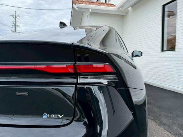 プリウス Z モデリスタエアロ シグネチャーイルミ パノラマルーフ デジタルインナーミラー スペアタイヤ パノラミックビュー ブラインドスポット ステアリングヒーター シートヒーター/クーラー パワーバックドア(29枚目)