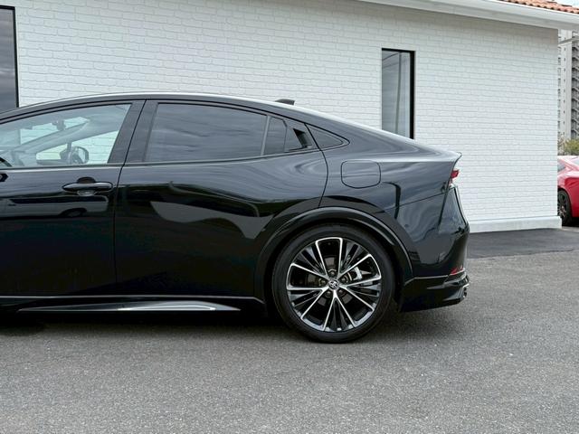 プリウス Z モデリスタエアロ シグネチャーイルミ パノラマルーフ デジタルインナーミラー スペアタイヤ パノラミックビュー ブラインドスポット ステアリングヒーター シートヒーター/クーラー パワーバックドア(32枚目)