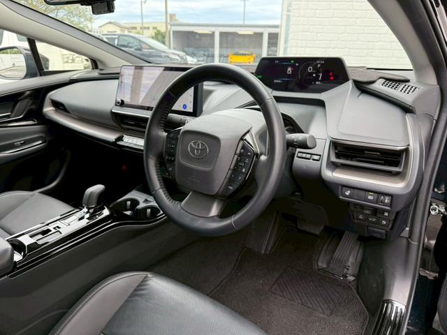 プリウス Z モデリスタエアロ シグネチャーイルミ パノラマルーフ デジタルインナーミラー スペアタイヤ パノラミックビュー ブラインドスポット ステアリングヒーター シートヒーター/クーラー パワーバックドア(35枚目)