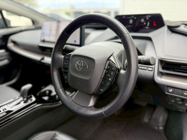 プリウス Z モデリスタエアロ シグネチャーイルミ パノラマルーフ デジタルインナーミラー スペアタイヤ パノラミックビュー ブラインドスポット ステアリングヒーター シートヒーター/クーラー パワーバックドア(37枚目)