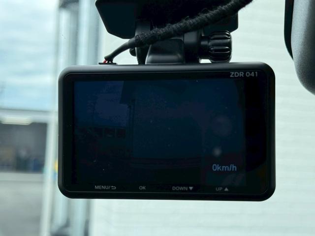 プリウス Z モデリスタエアロ シグネチャーイルミ パノラマルーフ デジタルインナーミラー スペアタイヤ パノラミックビュー ブラインドスポット ステアリングヒーター シートヒーター/クーラー パワーバックドア(45枚目)