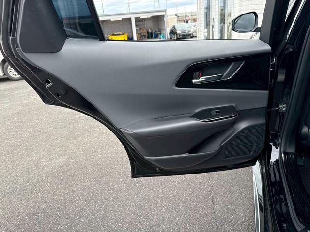 プリウス Z モデリスタエアロ シグネチャーイルミ パノラマルーフ デジタルインナーミラー スペアタイヤ パノラミックビュー ブラインドスポット ステアリングヒーター シートヒーター/クーラー パワーバックドア(75枚目)