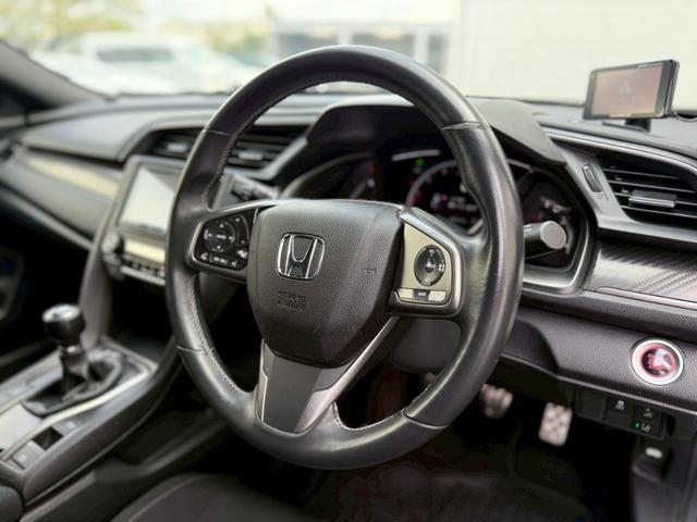 シビック ハッチバック ホンダセンシング モデューロ18インチAW 純正エアロパーツ オレンジアクセントエクステリアパネル カロッツェリア バックカメラ 純正ドライブレコーダー ビルトインETC  ステンレス製スポーツペダル  オートクルーズ(5枚目)