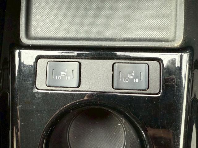 プリウス Sツーリングセレクション・ブラックエディション アルパイン9インチナビ フルセグTV バックモニター トヨタセーフティセンス レザーシート シートヒーター 社外19インチアルミホイール 4WD クルーズコントロール オートライト ETC ド ラレコ(7枚目)