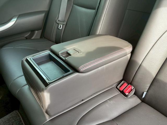 クラウン アスリート　サンルーフ　純正ナビ　ブラウン本革シート　純正リアエアロ　純正リアスポイラー　シートヒーター　ベンチレーション　ビルドインＥＴＣ　純正１８インチアルミホイール　　バックカメラ　　プッシュボタンスタート（70枚目）