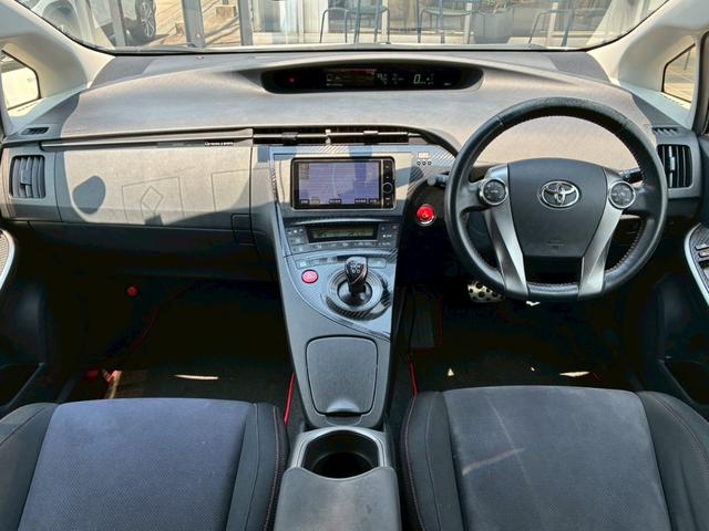 プリウス Sツーリングセレクション・G’s SツーリングセレクションG’S 7ナビ バックカメラ TV トノカバー G’S専用フロントバンパー G’S専用リアバンパー G’S専用18インチホイール G’S専用ヘッドライト G’S専用テールレンズ(2枚目)