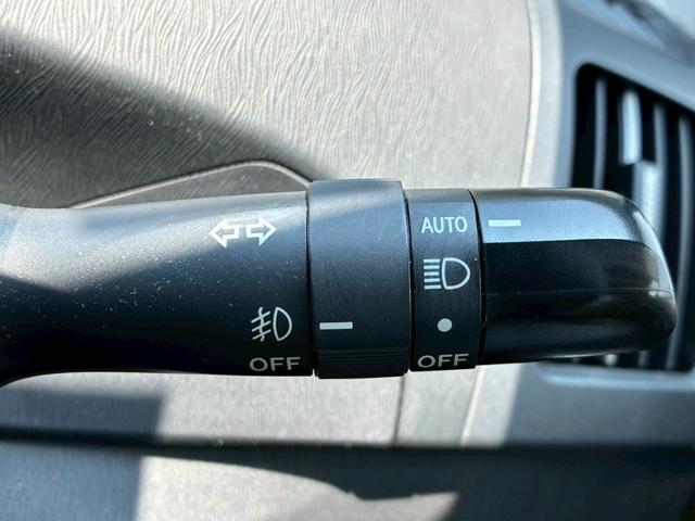 プリウス Sツーリングセレクション・G’s SツーリングセレクションG’S 7ナビ バックカメラ TV トノカバー G’S専用フロントバンパー G’S専用リアバンパー G’S専用18インチホイール G’S専用ヘッドライト G’S専用テールレンズ(49枚目)