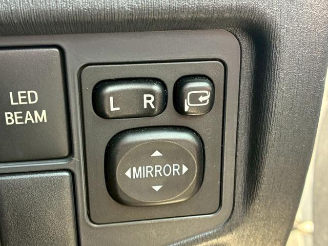 プリウス Sツーリングセレクション・G’s SツーリングセレクションG’S 7ナビ バックカメラ TV トノカバー G’S専用フロントバンパー G’S専用リアバンパー G’S専用18インチホイール G’S専用ヘッドライト G’S専用テールレンズ(52枚目)