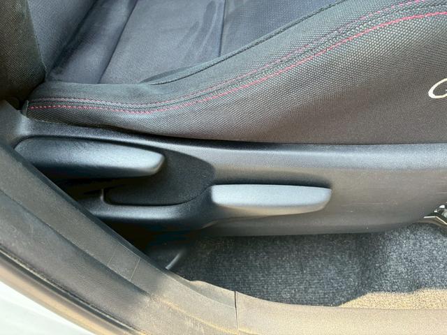 プリウス Sツーリングセレクション・G’s SツーリングセレクションG’S 7ナビ バックカメラ TV トノカバー G’S専用フロントバンパー G’S専用リアバンパー G’S専用18インチホイール G’S専用ヘッドライト G’S専用テールレンズ(56枚目)