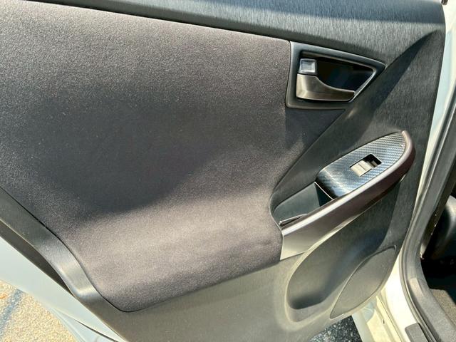 プリウス Sツーリングセレクション・G’s SツーリングセレクションG’S 7ナビ バックカメラ TV トノカバー G’S専用フロントバンパー G’S専用リアバンパー G’S専用18インチホイール G’S専用ヘッドライト G’S専用テールレンズ(70枚目)