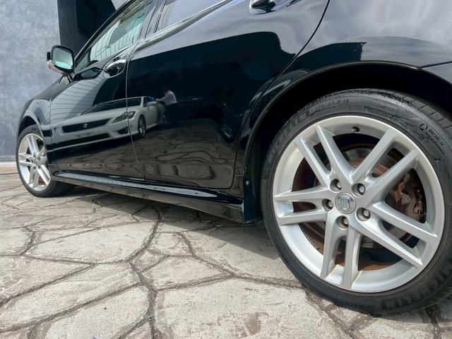 クラウン アスリート　スペシャルナビパッケージ　メーカーナビ　バックカメラ　ＥＴＣ　シートカバー　プッシュボタンスタート　サイドエアバッグ　盗難防止装置　オートクルーズ　オートエアコン　ＥＴＣ付き　エアバッグ　衝突安全ボディ　ＤＶＤ再生　ＨＤＤナビ（31枚目）