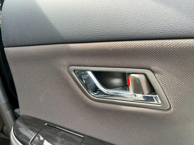 クラウン アスリート　スペシャルナビパッケージ　メーカーナビ　バックカメラ　ＥＴＣ　シートカバー　プッシュボタンスタート　サイドエアバッグ　盗難防止装置　オートクルーズ　オートエアコン　ＥＴＣ付き　エアバッグ　衝突安全ボディ　ＤＶＤ再生　ＨＤＤナビ（64枚目）