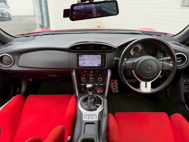 ８６ ＧＴ　エイムゲインフロントバンパー　カーボン調リアスポイラー　前席レカロセミバケットシート　社外エキマニ　トラストマフラー　ＢＬＩＴＺ車高調　ＲＡＹＳ１９インチＡＷ　ＺＥＲＯ１００エアクリーナー　社外テール（2枚目）