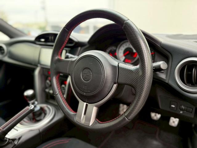 ８６ ＧＴ　純正７インチナビ　バックカメラ　ＥＴＣ　ＴＶ　ディスチャージライト　オートエアコン　オートライト　スマートキー　プッシュボタンスタート　純正１７インチアルミホイール　　ＭＴ車　　スペアキー　　ドラレコ（8枚目）