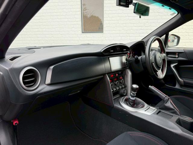８６ ＧＴ　純正７インチナビ　バックカメラ　ＥＴＣ　ＴＶ　ディスチャージライト　オートエアコン　オートライト　スマートキー　プッシュボタンスタート　純正１７インチアルミホイール　　ＭＴ車　　スペアキー　　ドラレコ（40枚目）