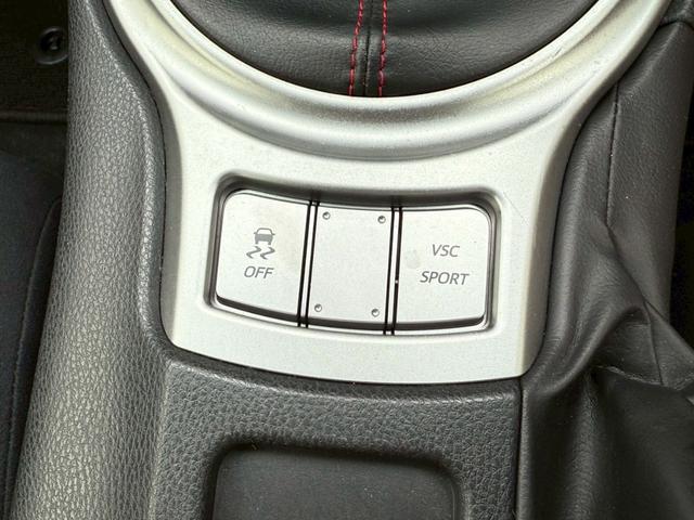 ８６ ＧＴ　純正７インチナビ　バックカメラ　ＥＴＣ　ＴＶ　ディスチャージライト　オートエアコン　オートライト　スマートキー　プッシュボタンスタート　純正１７インチアルミホイール　　ＭＴ車　　スペアキー　　ドラレコ（51枚目）
