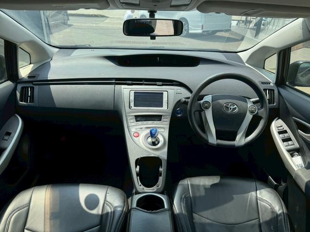 プリウス S 純正ナビ バックモニター エンジンプッシュスタート ステアリングスイッチ 電動格納ミラー シートカバー メッキパーツ オートエアコン オートライト HIDヘッドライト ウィンカーミラ― ETC AW(2枚目)