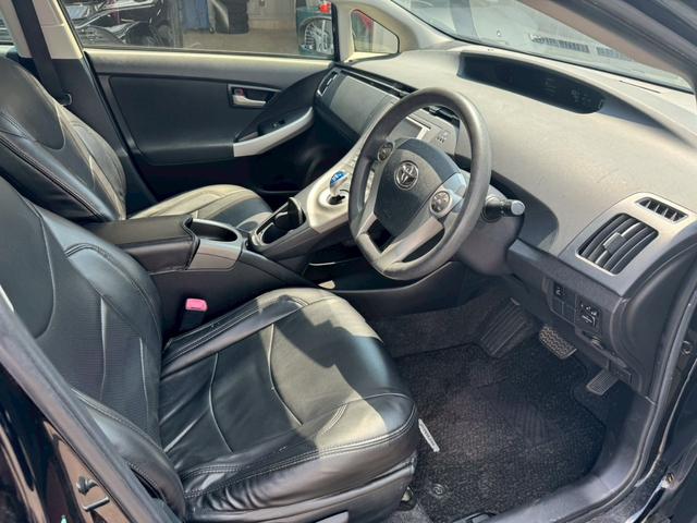 プリウス S 純正ナビ バックモニター エンジンプッシュスタート ステアリングスイッチ 電動格納ミラー シートカバー メッキパーツ オートエアコン オートライト HIDヘッドライト ウィンカーミラ― ETC AW(33枚目)