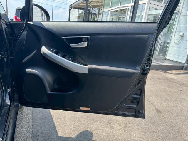 プリウス S 純正ナビ バックモニター エンジンプッシュスタート ステアリングスイッチ 電動格納ミラー シートカバー メッキパーツ オートエアコン オートライト HIDヘッドライト ウィンカーミラ― ETC AW(51枚目)