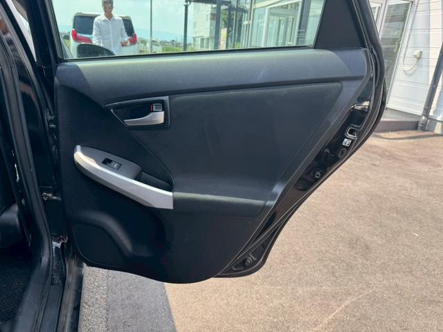 プリウス S 純正ナビ バックモニター エンジンプッシュスタート ステアリングスイッチ 電動格納ミラー シートカバー メッキパーツ オートエアコン オートライト HIDヘッドライト ウィンカーミラ― ETC AW(66枚目)