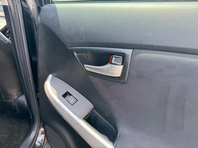 プリウス S 純正ナビ バックモニター エンジンプッシュスタート ステアリングスイッチ 電動格納ミラー シートカバー メッキパーツ オートエアコン オートライト HIDヘッドライト ウィンカーミラ― ETC AW(67枚目)