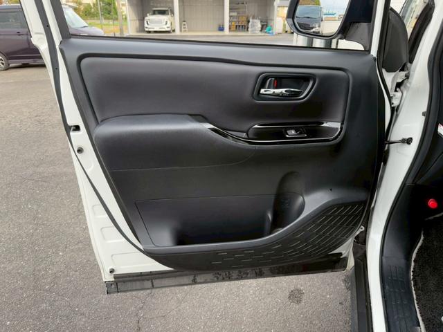 ノア Ｓｉ　ダブルバイビー　モデリスタエアロ（Ｆ／Ｓ／Ｒ）　純正１０インチナビ　フリップダウンモニター　両側電動スライドドア　ＥＴＣ　バックカメラ　プリクラッシュセーフティ　ハーフレザーシート　クルーズコントロール　バックカメラ（61枚目）