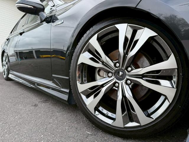 クラウンハイブリッド RSアドバンス モデリスタエアロ 4本出マフラー サンルーフ モデリスタ19インチアルミホイール ヘッドアップディスプレイ パワーシート 純正ナビ バックカメラ シートヒーター クルーズコントロール プッシュスタート(5枚目)