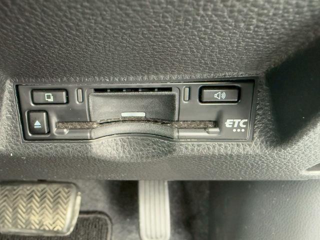 ヤリス X 純正8インチディスプレイオーディオ バックカメラ ETC HDMI プッシュボタンスタート スマートキー オートライト ステアリングリモコン オートハイビーム 電動格納ミラー スペアタイヤ USB端子(5枚目)