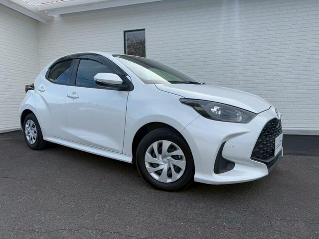 ヤリス X 純正8インチディスプレイオーディオ バックカメラ ETC HDMI プッシュボタンスタート スマートキー オートライト ステアリングリモコン オートハイビーム 電動格納ミラー スペアタイヤ USB端子(10枚目)