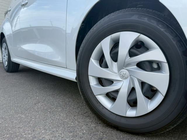 ヤリス X 純正8インチディスプレイオーディオ バックカメラ ETC HDMI プッシュボタンスタート スマートキー オートライト ステアリングリモコン オートハイビーム 電動格納ミラー スペアタイヤ USB端子(14枚目)