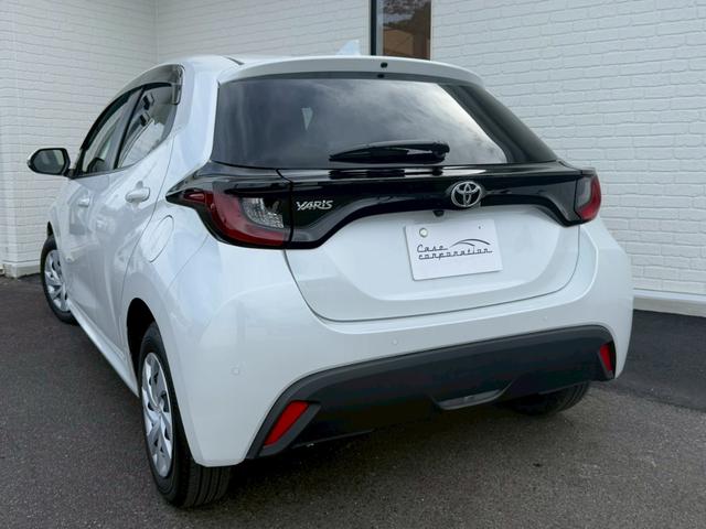 ヤリス X 純正8インチディスプレイオーディオ バックカメラ ETC HDMI プッシュボタンスタート スマートキー オートライト ステアリングリモコン オートハイビーム 電動格納ミラー スペアタイヤ USB端子(25枚目)