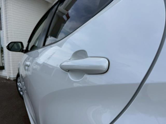 ヤリス X 純正8インチディスプレイオーディオ バックカメラ ETC HDMI プッシュボタンスタート スマートキー オートライト ステアリングリモコン オートハイビーム 電動格納ミラー スペアタイヤ USB端子(31枚目)