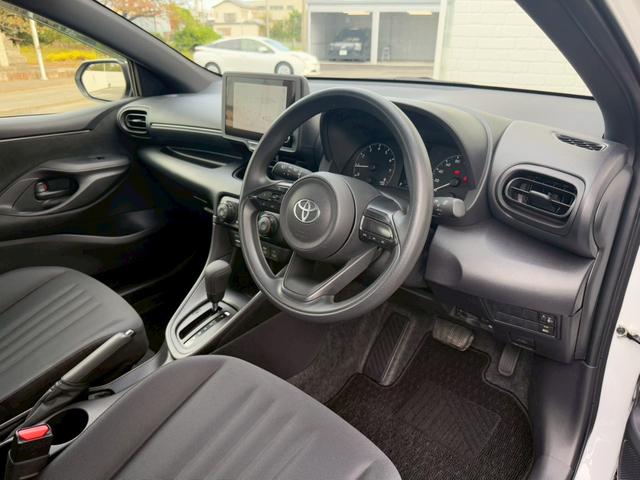 ヤリス X 純正8インチディスプレイオーディオ バックカメラ ETC HDMI プッシュボタンスタート スマートキー オートライト ステアリングリモコン オートハイビーム 電動格納ミラー スペアタイヤ USB端子(38枚目)