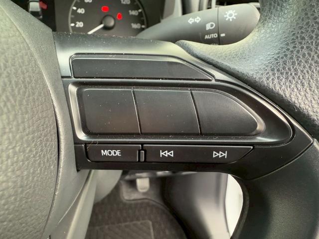 ヤリス X 純正8インチディスプレイオーディオ バックカメラ ETC HDMI プッシュボタンスタート スマートキー オートライト ステアリングリモコン オートハイビーム 電動格納ミラー スペアタイヤ USB端子(42枚目)