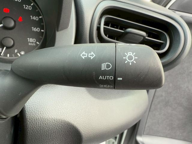 ヤリス X 純正8インチディスプレイオーディオ バックカメラ ETC HDMI プッシュボタンスタート スマートキー オートライト ステアリングリモコン オートハイビーム 電動格納ミラー スペアタイヤ USB端子(44枚目)