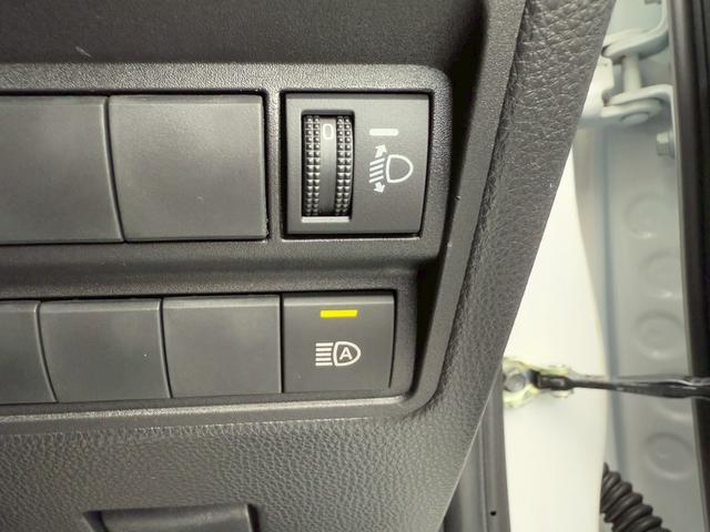 ヤリス X 純正8インチディスプレイオーディオ バックカメラ ETC HDMI プッシュボタンスタート スマートキー オートライト ステアリングリモコン オートハイビーム 電動格納ミラー スペアタイヤ USB端子(45枚目)