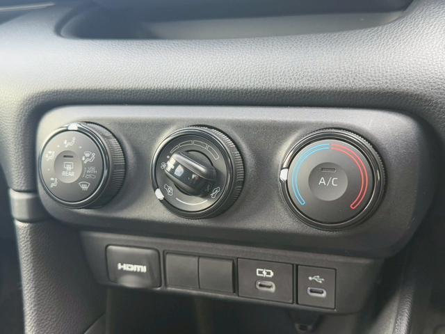 ヤリス X 純正8インチディスプレイオーディオ バックカメラ ETC HDMI プッシュボタンスタート スマートキー オートライト ステアリングリモコン オートハイビーム 電動格納ミラー スペアタイヤ USB端子(53枚目)