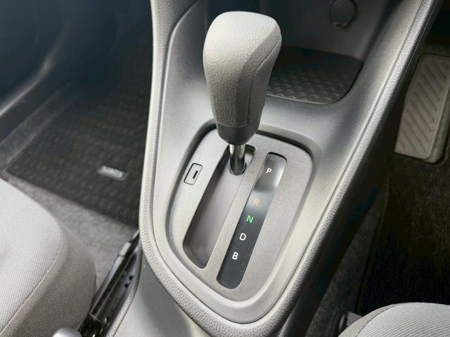 ヤリス X 純正8インチディスプレイオーディオ バックカメラ ETC HDMI プッシュボタンスタート スマートキー オートライト ステアリングリモコン オートハイビーム 電動格納ミラー スペアタイヤ USB端子(56枚目)