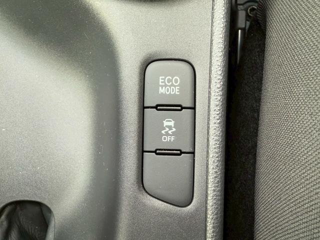 ヤリス X 純正8インチディスプレイオーディオ バックカメラ ETC HDMI プッシュボタンスタート スマートキー オートライト ステアリングリモコン オートハイビーム 電動格納ミラー スペアタイヤ USB端子(57枚目)