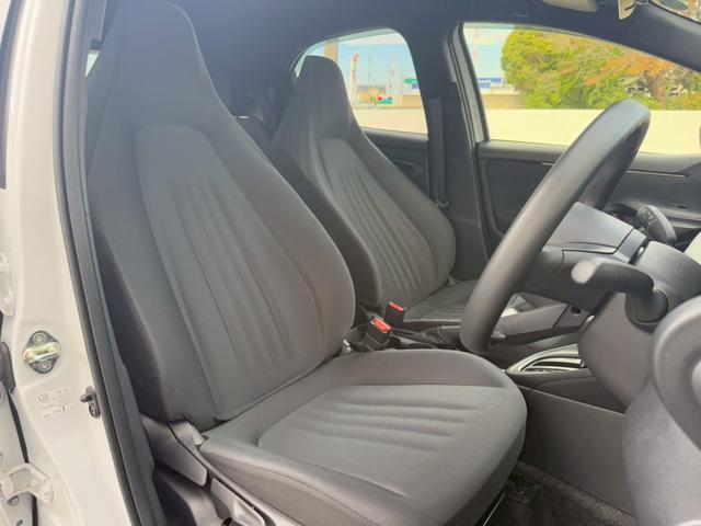 ヤリス X 純正8インチディスプレイオーディオ バックカメラ ETC HDMI プッシュボタンスタート スマートキー オートライト ステアリングリモコン オートハイビーム 電動格納ミラー スペアタイヤ USB端子(58枚目)