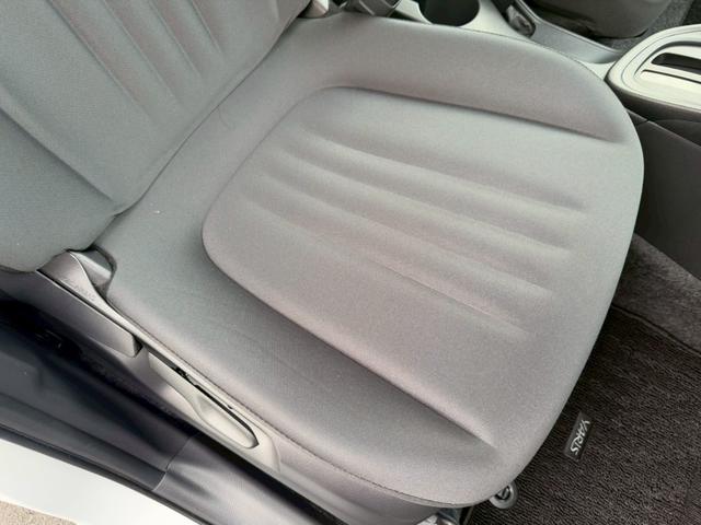 ヤリス X 純正8インチディスプレイオーディオ バックカメラ ETC HDMI プッシュボタンスタート スマートキー オートライト ステアリングリモコン オートハイビーム 電動格納ミラー スペアタイヤ USB端子(60枚目)