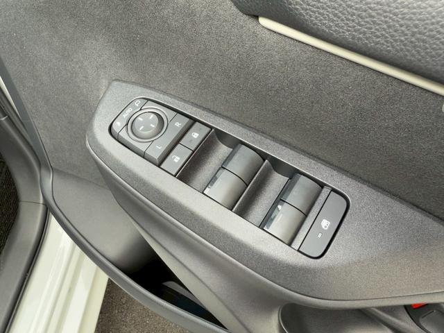 ヤリス X 純正8インチディスプレイオーディオ バックカメラ ETC HDMI プッシュボタンスタート スマートキー オートライト ステアリングリモコン オートハイビーム 電動格納ミラー スペアタイヤ USB端子(61枚目)