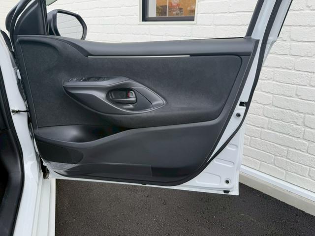 ヤリス X 純正8インチディスプレイオーディオ バックカメラ ETC HDMI プッシュボタンスタート スマートキー オートライト ステアリングリモコン オートハイビーム 電動格納ミラー スペアタイヤ USB端子(62枚目)